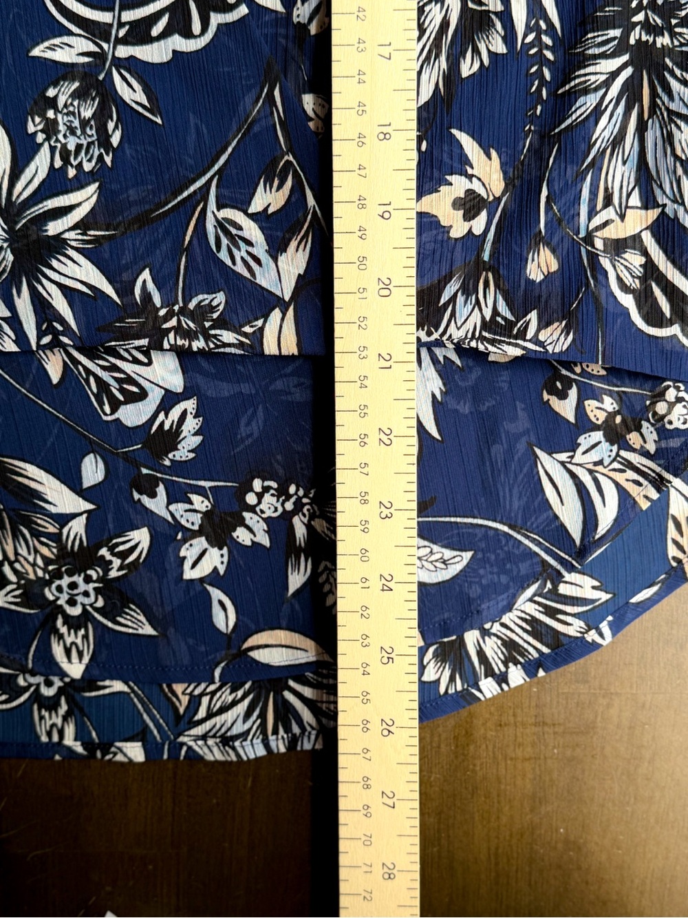 White House Black Market Navy Floral V-Neck Long-Sleeve Blouse Office Chic EUC 6 - Picture 6 of 7